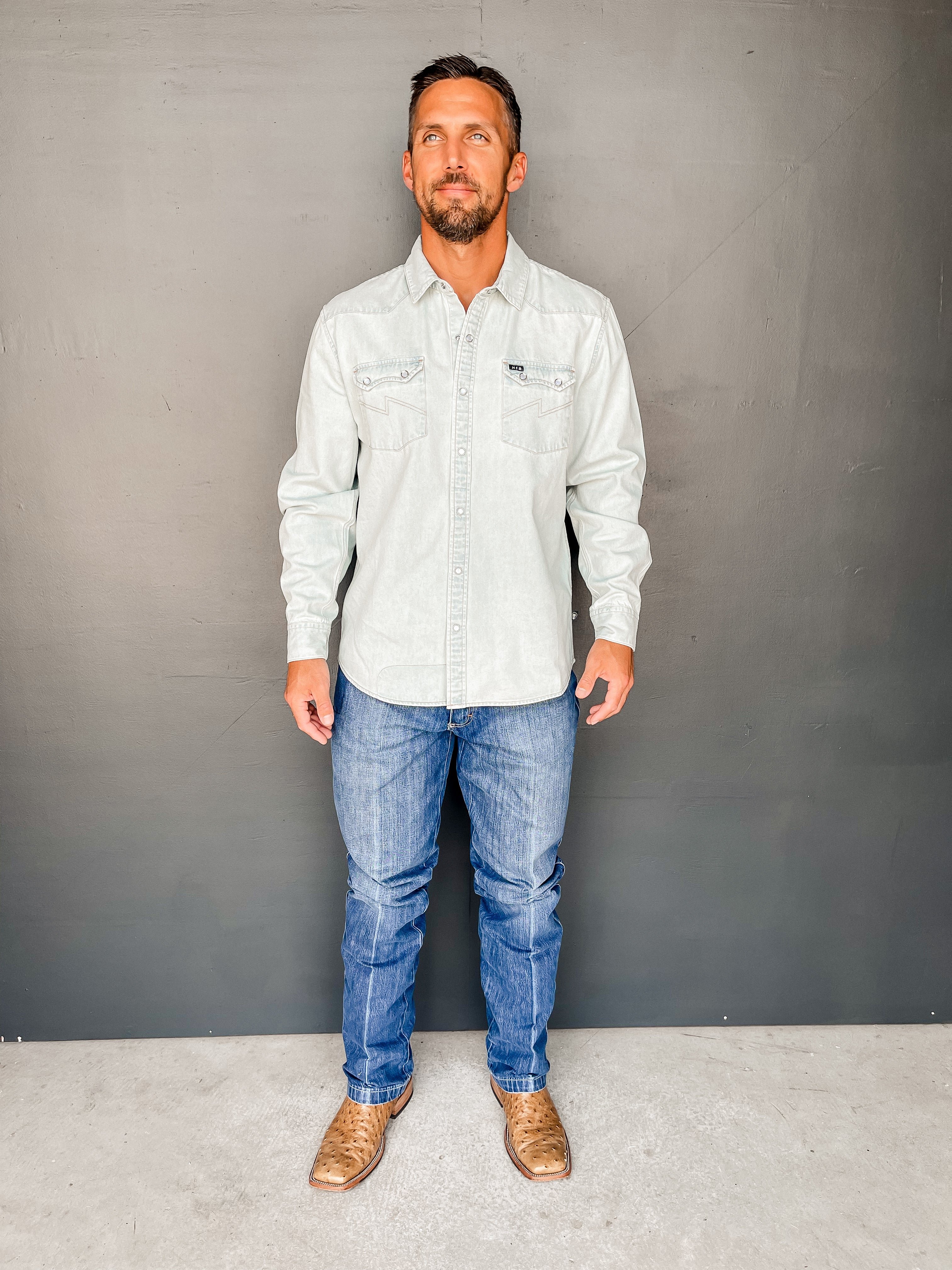 Dust Up Denim Snapshirt - Light Wash