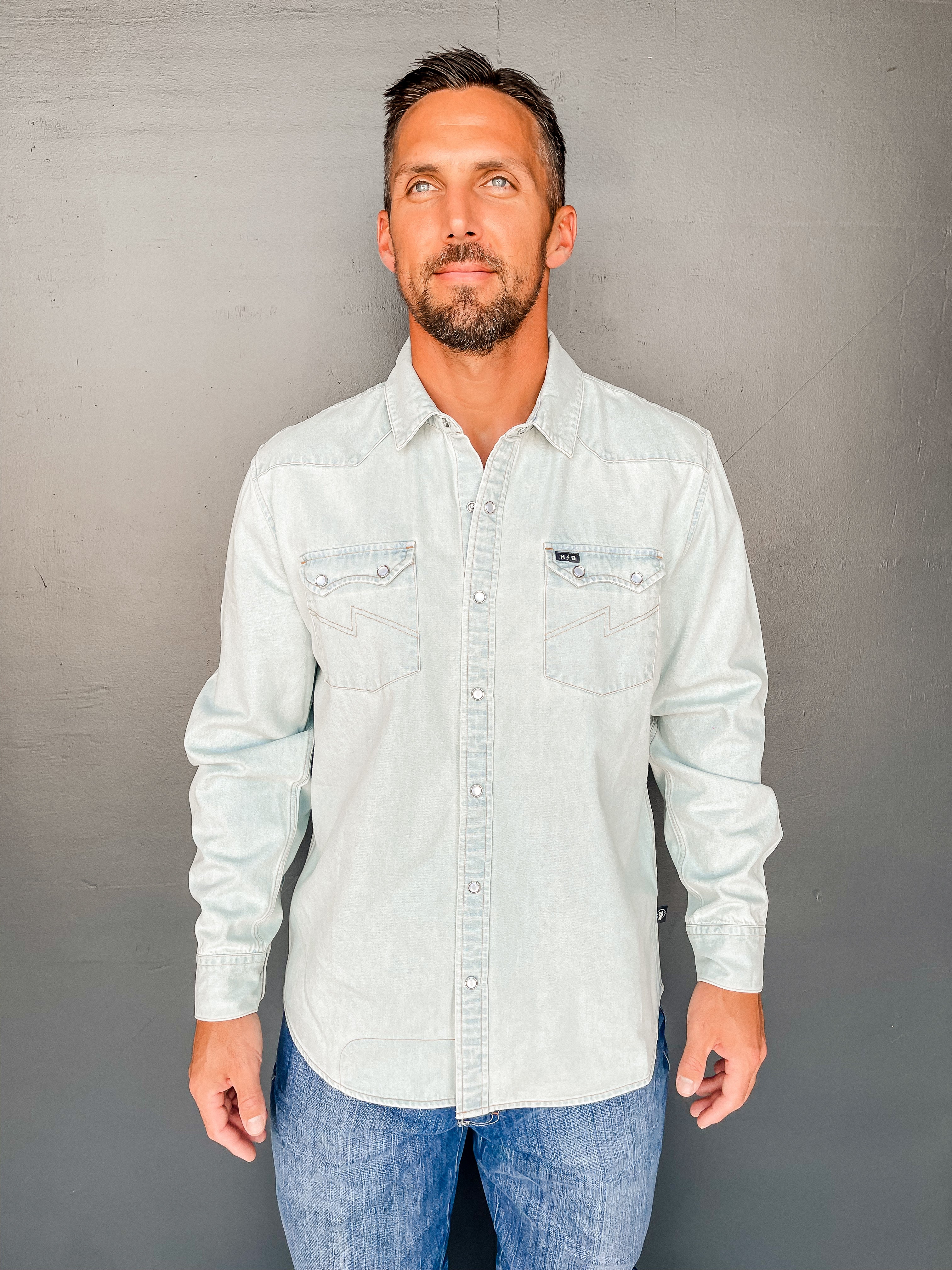 Dust Up Denim Snapshirt - Light Wash