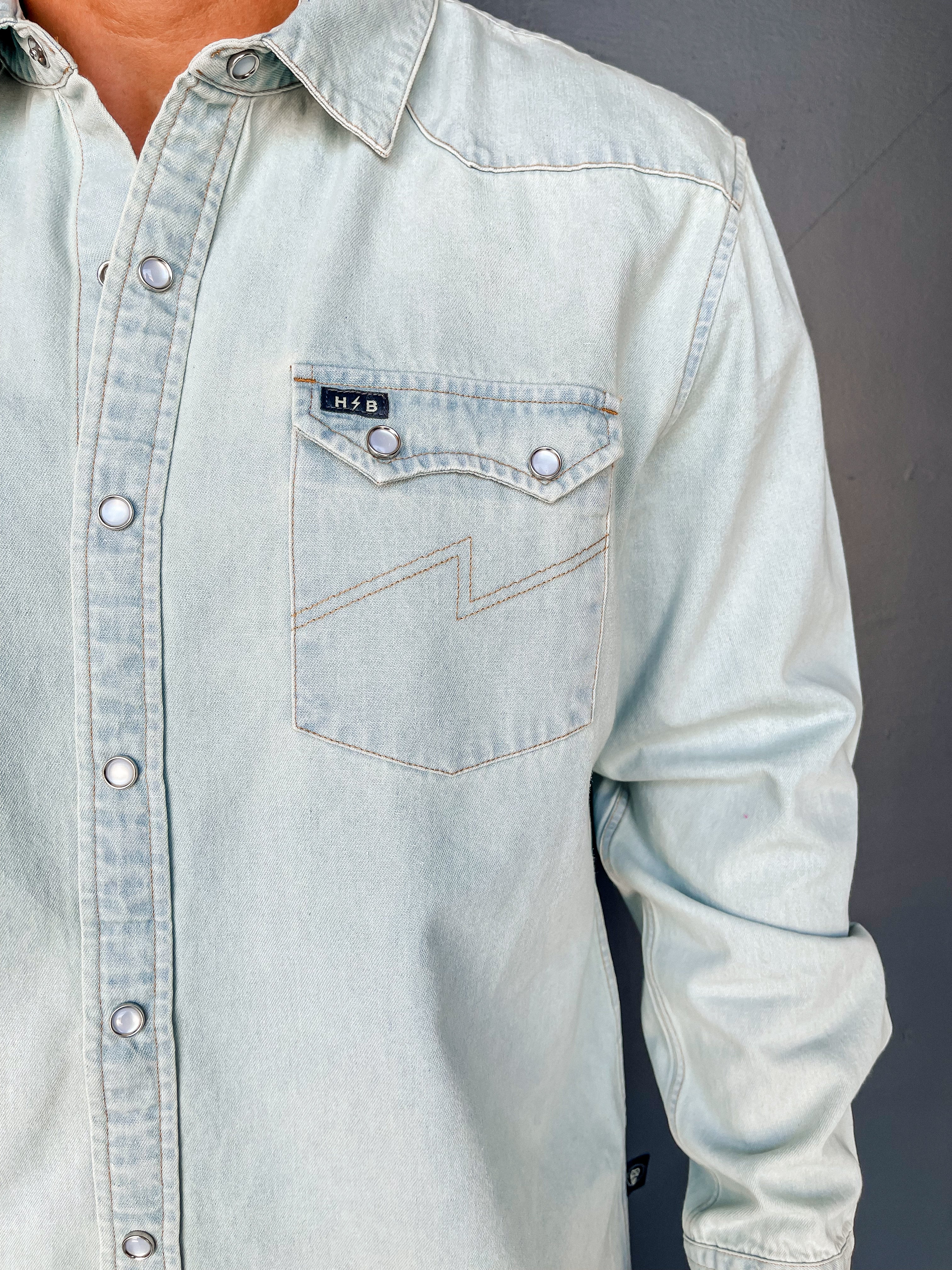 Dust Up Denim Snapshirt - Light Wash