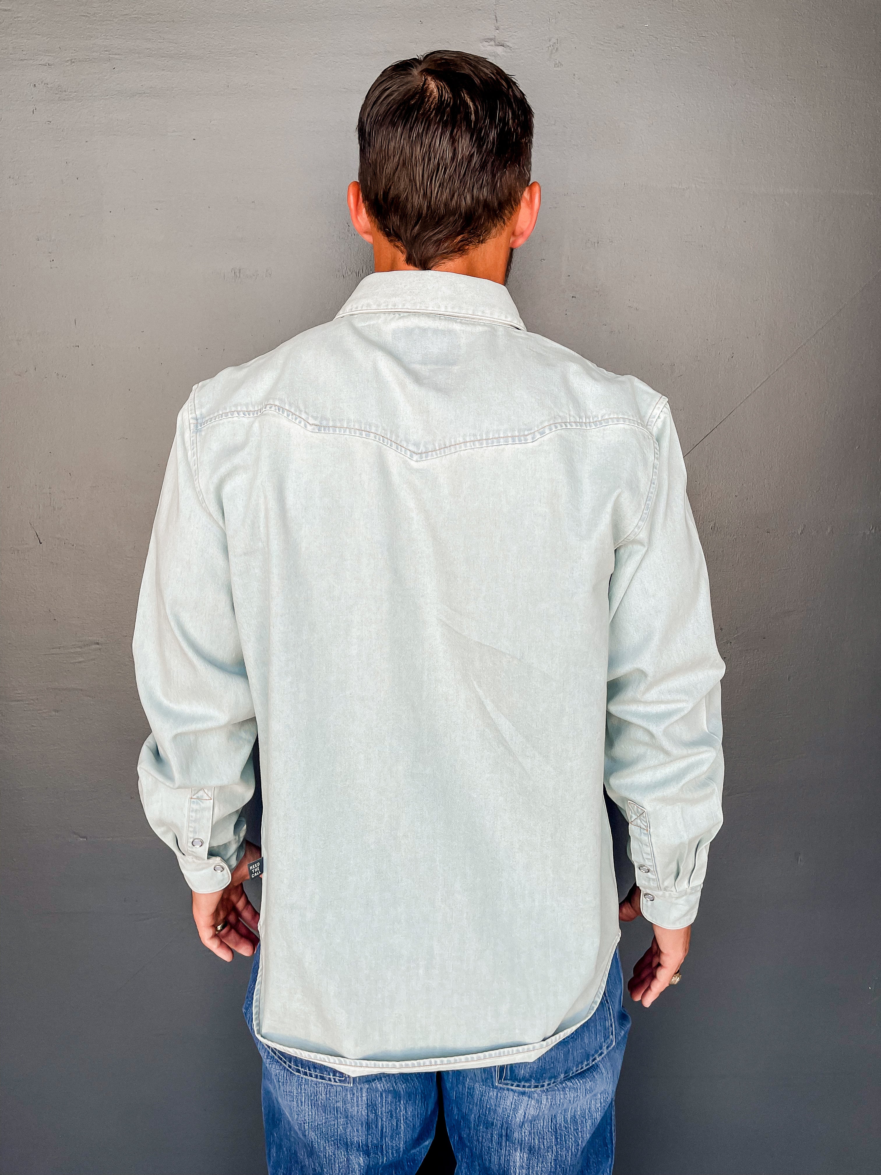 Dust Up Denim Snapshirt - Light Wash